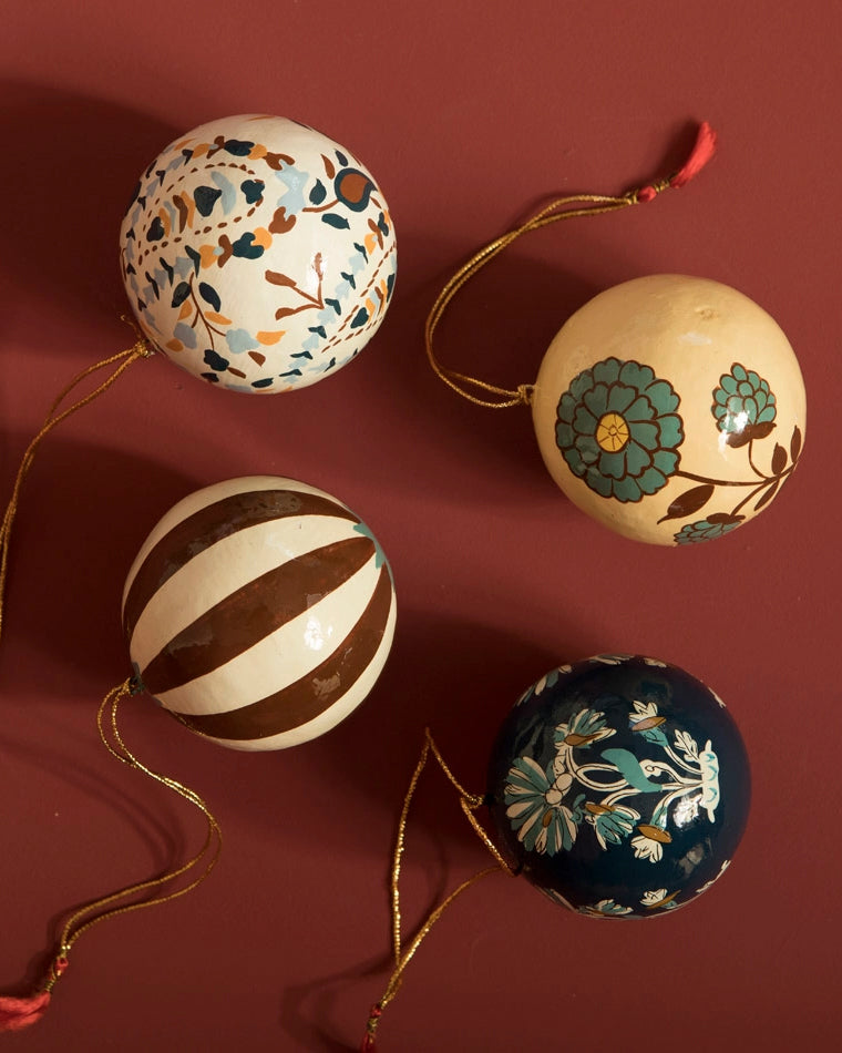 Julekule Håndmalt - Brun/Krem Stripete