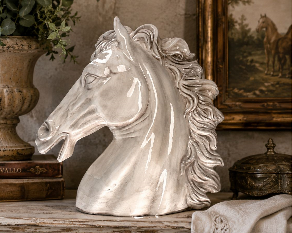 Hestehode Statue Hvit