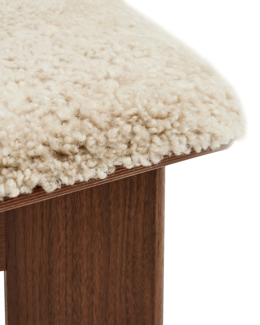 Chisel Lounge Chair - Valnøtt / Saueskinn