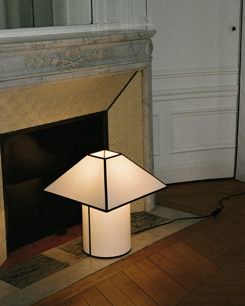 Ava Pyramid Bordlampe 450