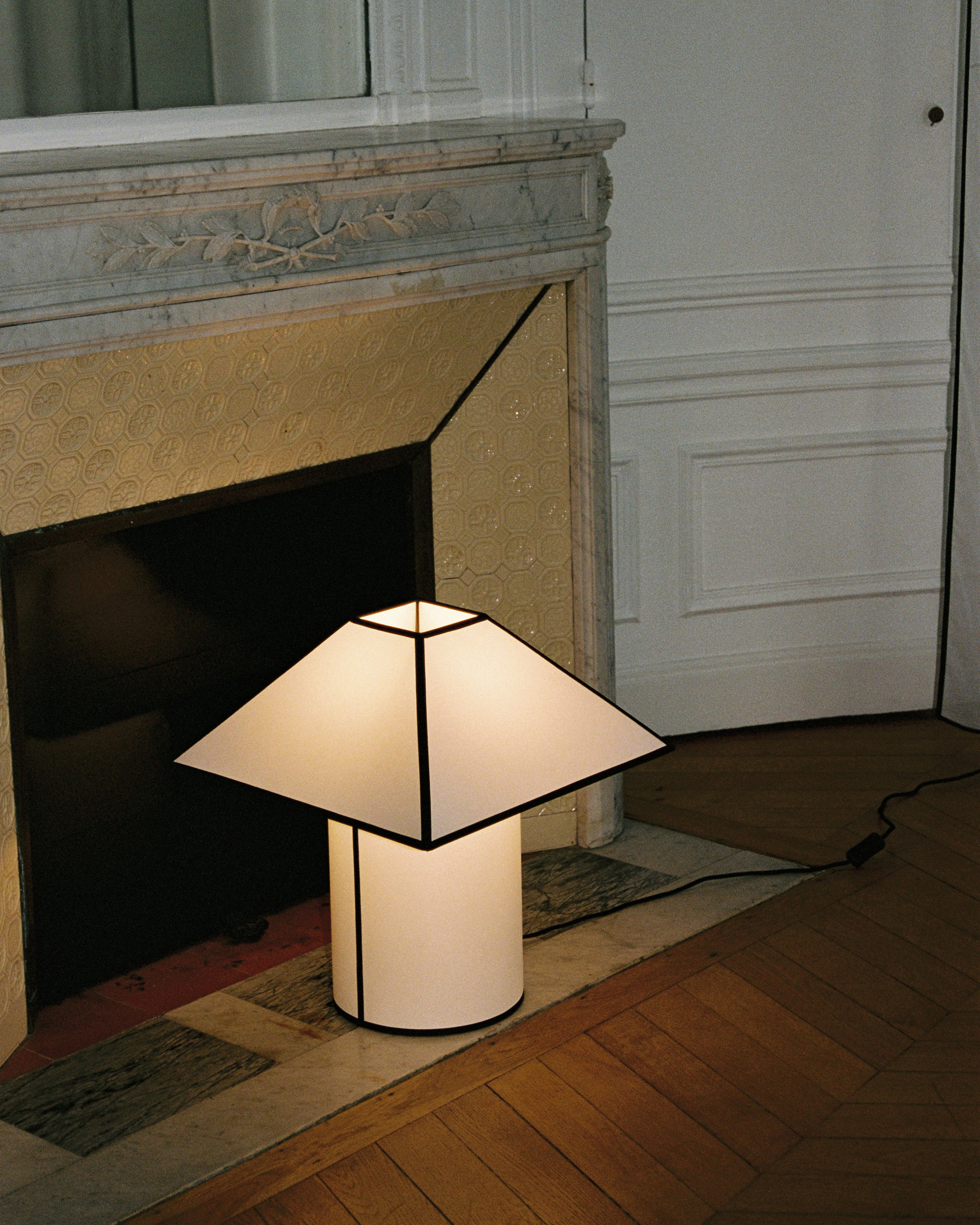 Ava Pyramid Bordlampe 450