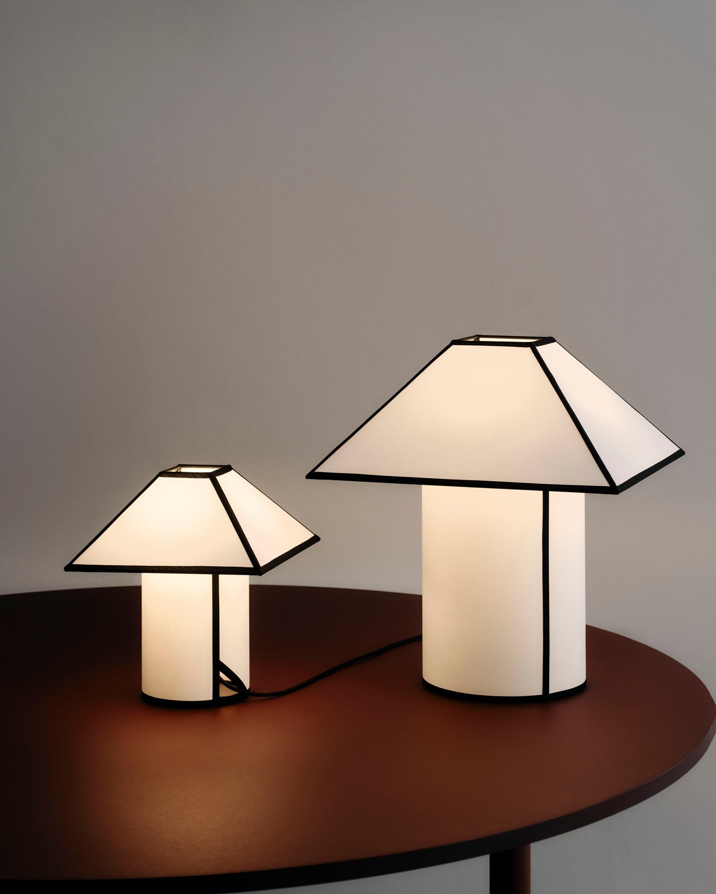 Ava Pyramid Bordlampe 450