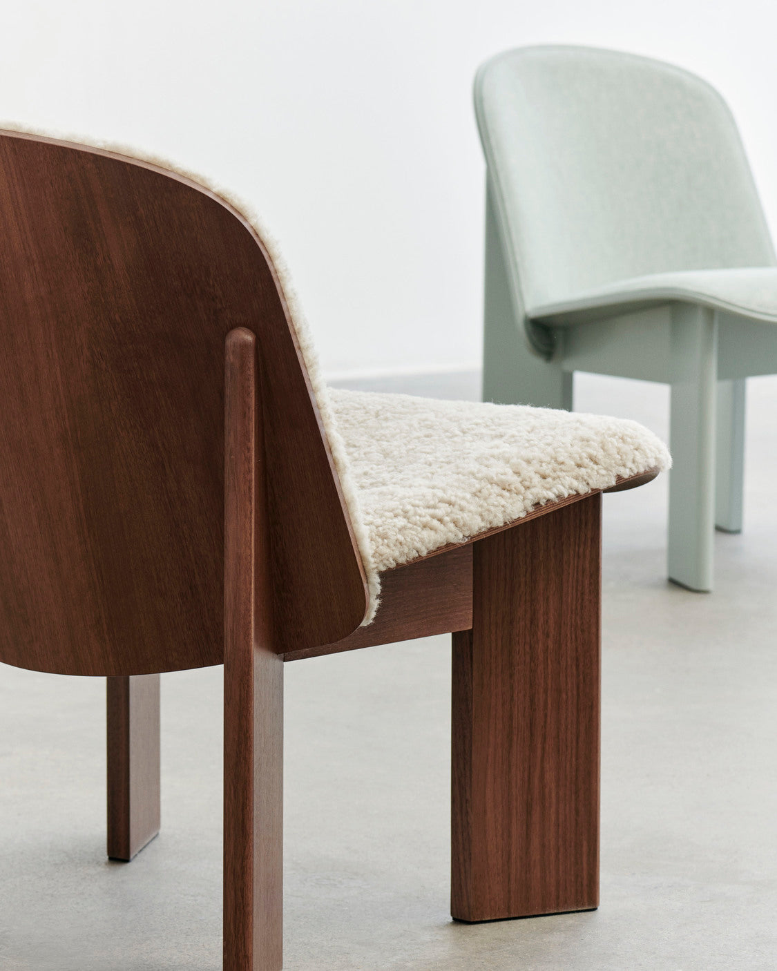 Chisel Lounge Chair - Valnøtt / Saueskinn