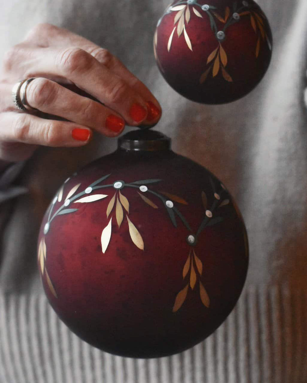 Julekule Håndmalt - Rød/Gull