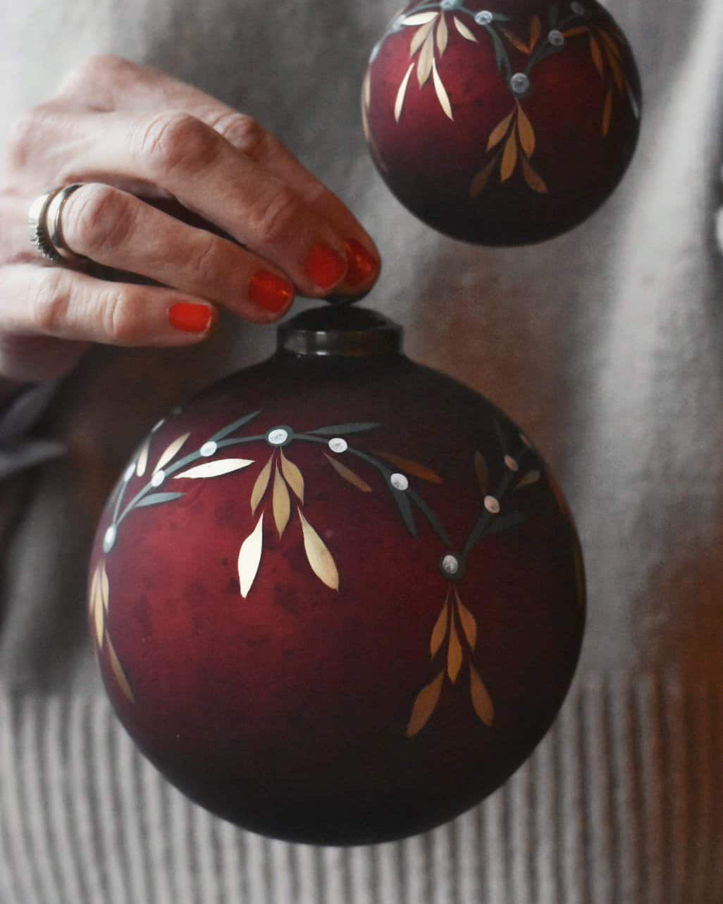 Julekule Håndmalt - Rød/Gull