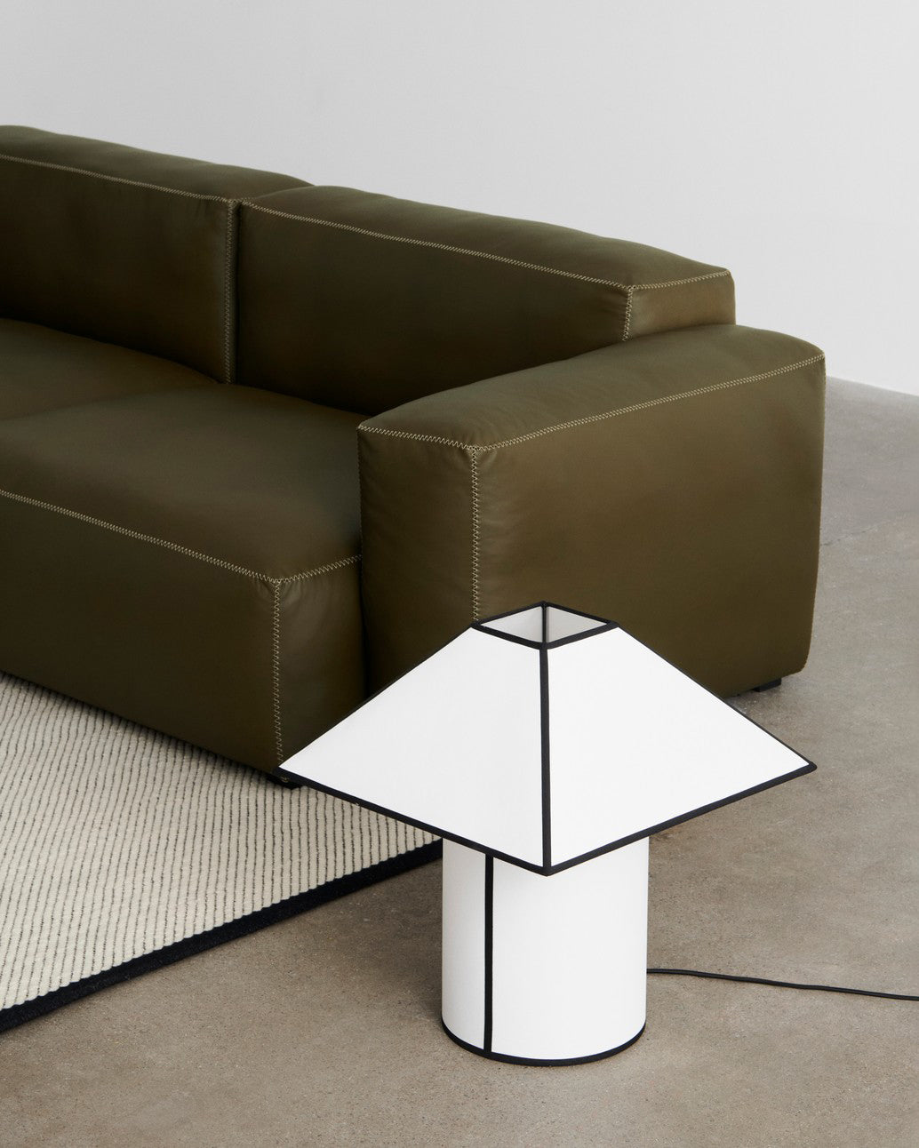 Ava Pyramid Bordlampe 450