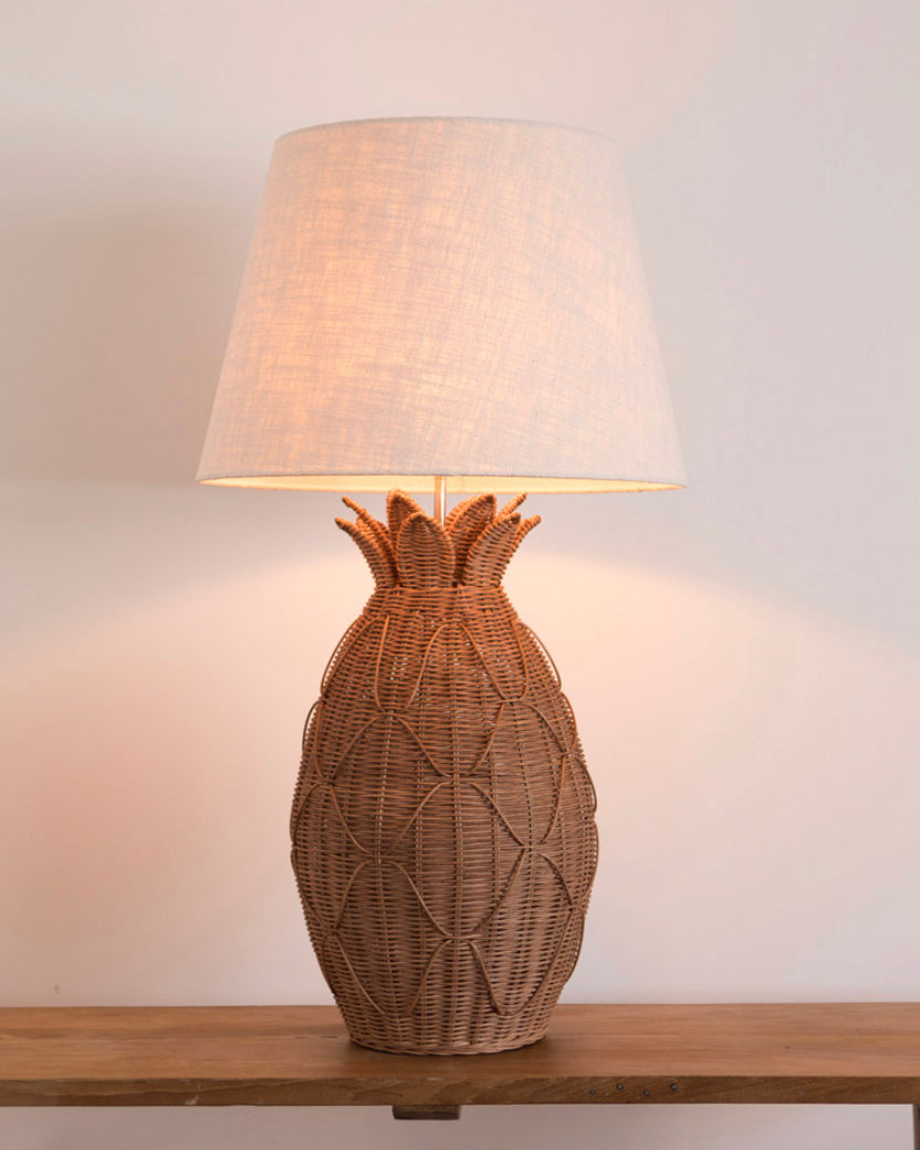 Pineapple Rattan Bordlampe