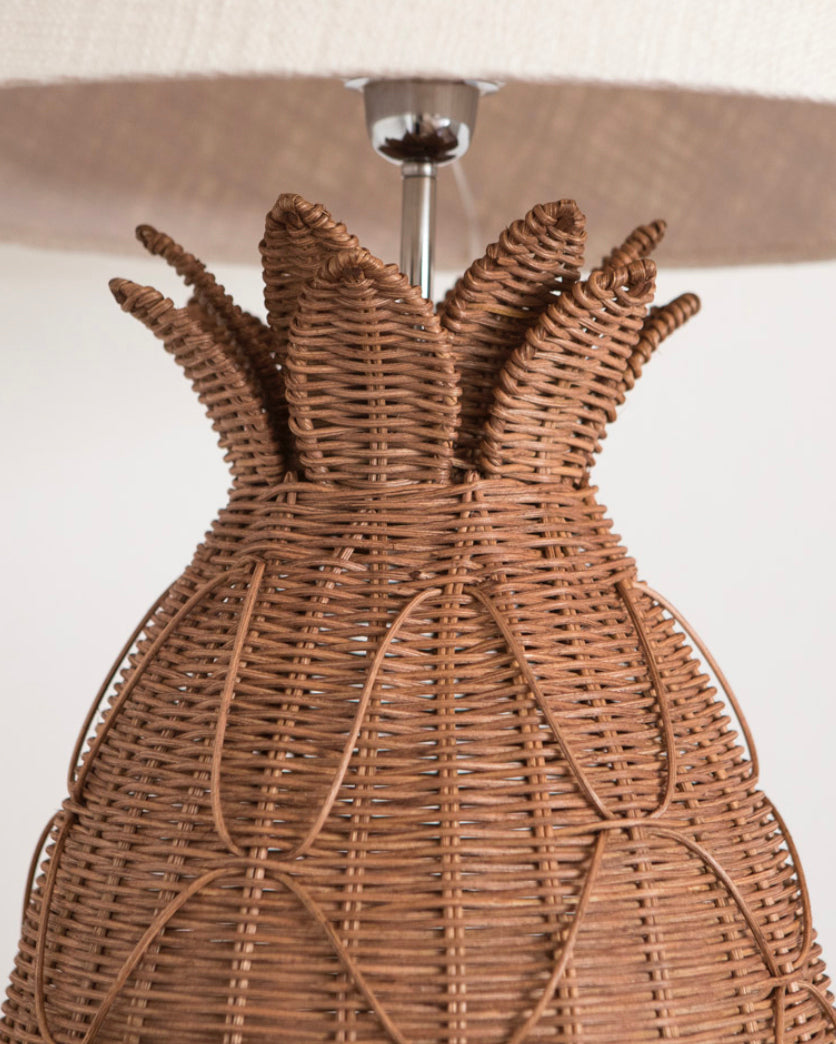 Pineapple Rattan Bordlampe