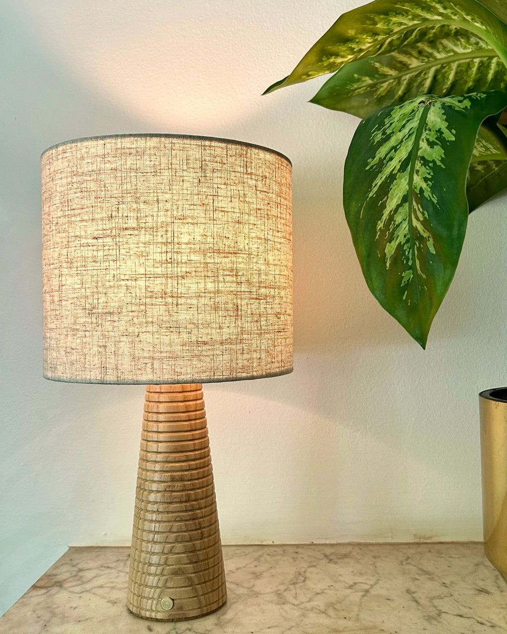 Ribbed Beech Style Bordlampe - Oppladbar