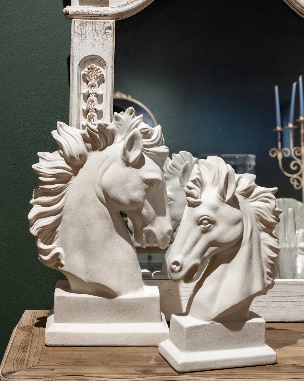 Hestehode statue i keramikk Hvit