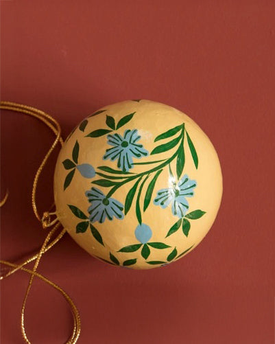 Julekule Håndmalt - Oker/Blå Blomster