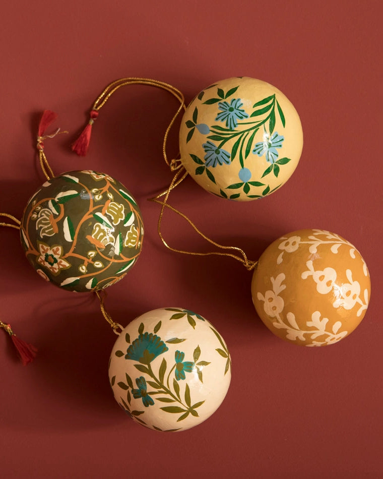 Julekule Håndmalt - Grønn/Gul/Krem